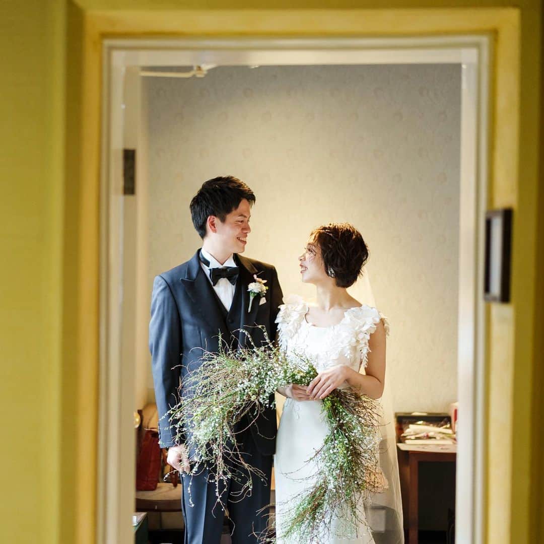 THE SODOH WEDDING OFFICIALさんのインスタグラム写真 - (THE SODOH WEDDING OFFICIALInstagram)「*  リストレットやヘッドパーツを ブーケやドレスの雰囲気にあわせてコーディネート ⁡ 季節のお花をお選びいただくことで 結婚式後もそのお花を見ると 特別な1日の思い出が蘇ってきますね  PHOTO by @unplugged_kyoto  >>> @sodoh_wedding  #sodoh花嫁 #thesodohhigashiyamakyoto #ザソウドウ東山京都 #sodoh #weddingdress #dress #kyoto #wedding #thetreatdressing #プレ花嫁 #卒花嫁 #結婚準備 #式場探し #関西花嫁 #京都花嫁 #京都結婚式#東山」5月19日 11時32分 - sodoh_wedding