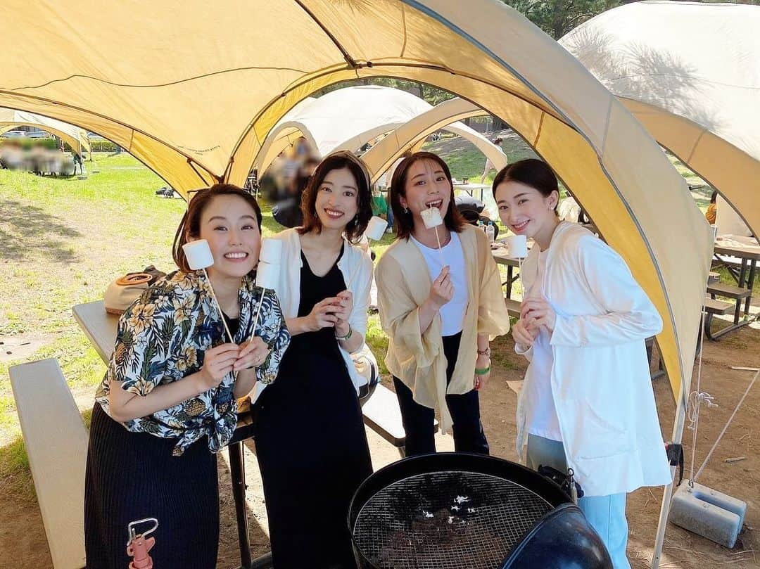 星南のぞみさんのインスタグラム写真 - (星南のぞみInstagram)「golden weeeek🍖  BBQに誘って頂きました😆 卒業したらやりたい事リストに入っていたので、実現して凄く嬉しかったです‼︎‼︎  こんなに大きなマシュマロ初めて食べました🤣 お天気にも恵まれて、笑いも絶えず、本当に楽しい思い出になりました🫧  仲間に入れて頂き有難うございました🥹🙏 お塩を吹っかけてしまっても怒らないりょうこさん。 出来立て熱々のお肉をかっこよく配って下さったあみさん。 いらっしゃるだけで場を明るくして下さるエミリさん。 大好きです😘  #bbq #dreamdooryokohama  #宝塚 #雪組 #96期 #98期」5月19日 11時39分 - seina_nozomi