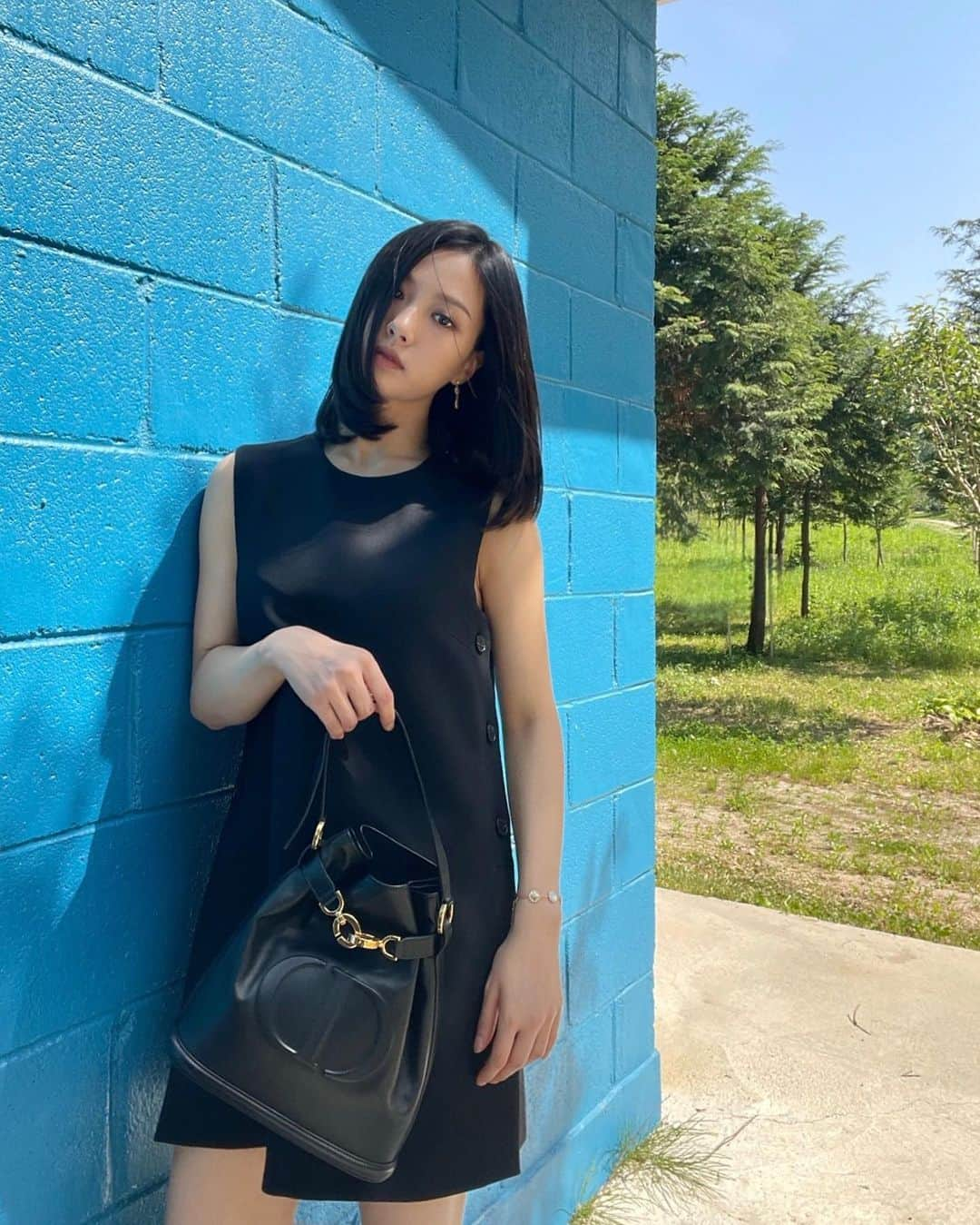 コ・ミンシさんのインスタグラム写真 - (コ・ミンシInstagram)「@Dior 📨  #DiorFall23   To love oneself is the beginning of a lifelong romance !   With C’est Dior Bag 🩵」5月19日 11時48分 - gominsi