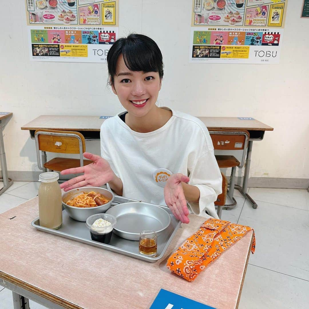 紀真耶のインスタグラム：「昭和レトロな世界展、但馬屋珈琲店の給食セット✨ ほろ苦さが最高のコーヒーゼリーは シロップで甘さを足すこともできますよ！  ☆ ☆ #中継企画 #東武百貨店 #池袋本店 #昭和レトロな世界展 #但馬屋珈琲店 #純喫茶 #給食 #懐かしい  #コーヒー牛乳 #コーヒーゼリー #テレビ朝日 #グッドモーニング #紀真耶」