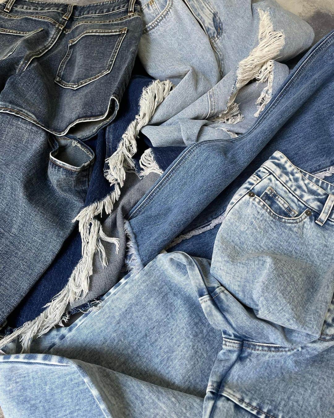 ENVYMのインスタグラム：「【𝘿𝙀𝙉𝙄𝙈 𝙘𝙤𝙡𝙡𝙚𝙘𝙩𝙞𝙤𝙣👖】 ⁡ ⁡ 今季イチオシのデニムシリーズ！ 3型リリース中です✨ ⁡ スワイプしてチェックお願いいたします☑️ ⁡ --------------------------------- ⁡ ⁡ #envym #2023ss #summer」