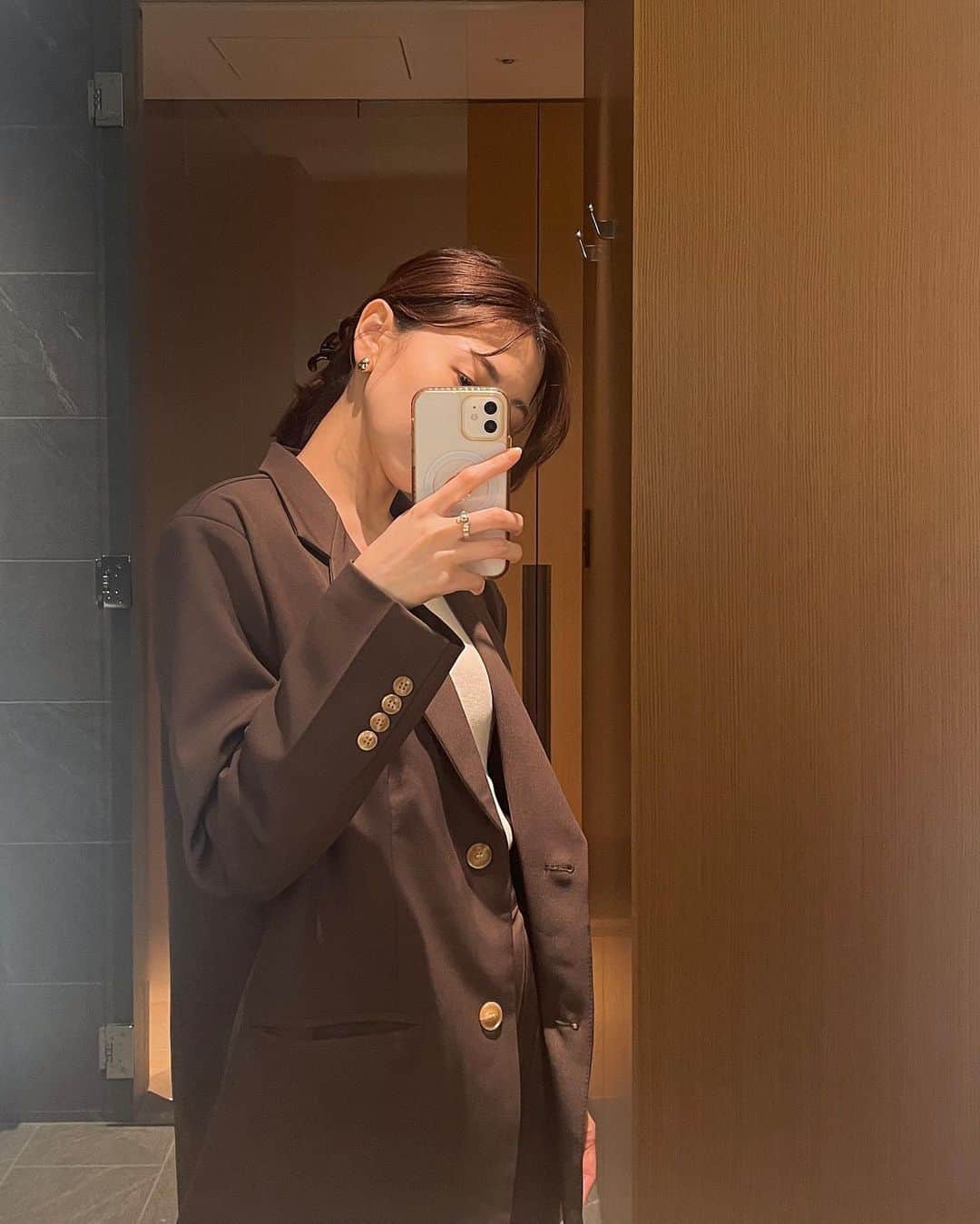 由架子 川野のインスタグラム：「友達とお揃いの　 @tiffanyandco 💍🤍 #hookandeye」