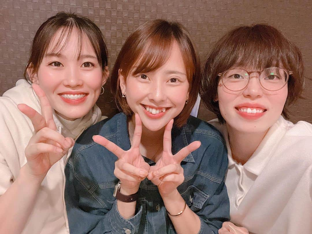 吉岡可奈さんのインスタグラム写真 - (吉岡可奈Instagram)「. あきほとあかりの会話って 本当楽しかったな〜🦊 . もしもシリーズとか 地球が最後の日に何食べたいかとか サーティワンにありそうな名前作ってたり、、、 しょーもない話なのに 2人だからこそどんどん面白い話になる 素敵な関係🌸 . たくさんのハッピーな時間をありがとう😊 . . #ヴィクトリーナ姫路 #松本愛希穂 #清水茜里 #大元朱菜 #吉岡可奈」5月19日 12時19分 - kana_yoshio