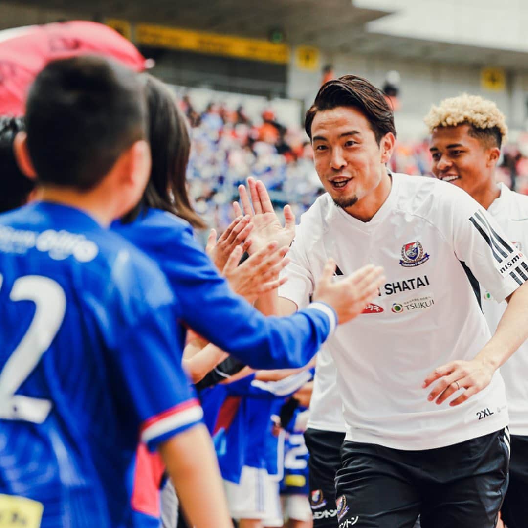 のインスタグラム：「High five with F.Marinos school players🖐️#fmarinos #Jリーグ」