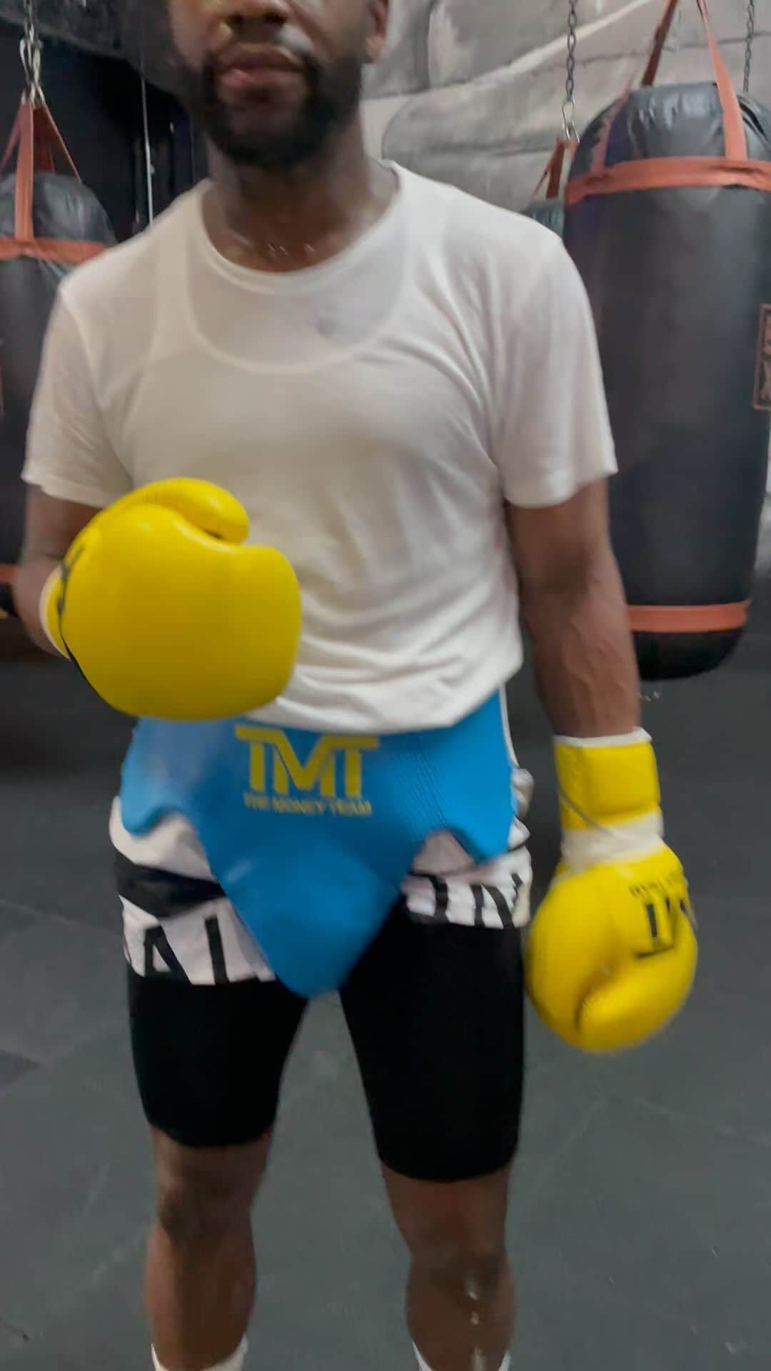 フロイド・メイウェザー・ジュニアのインスタグラム：「I’m not here to knock no other trainers, I’m here to make everybody better.   Follow:  @slugboi.chris   @crystalthomas8   @killerkaye  @gt_the_great_   @curmelmoton1」