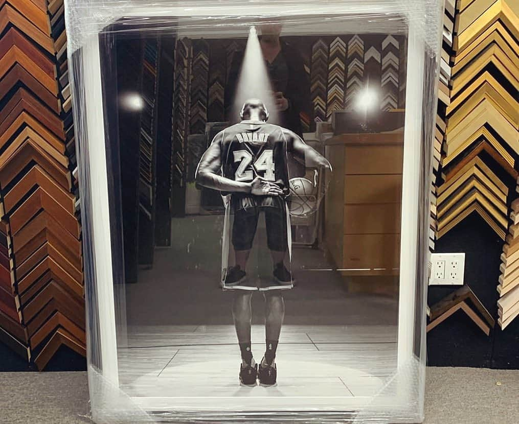 マイケル・ミュラーさんのインスタグラム写真 - (マイケル・ミュラーInstagram)「Nothing like hanging a new piece of art.  Even better when it becomes an investment.  If you’ve wanted a piece or time to get a new piece OR maybe you’ll be one of the lucky wise collectors that gets a horse before the books released.  INQUIRES : DM me here or st@mullerphoto.com」5月19日 12時49分 - michaelmuller7