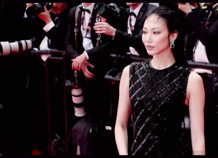 パク ・スジュのインスタグラム：「🖤 worth it.   #lorealcannes2023」