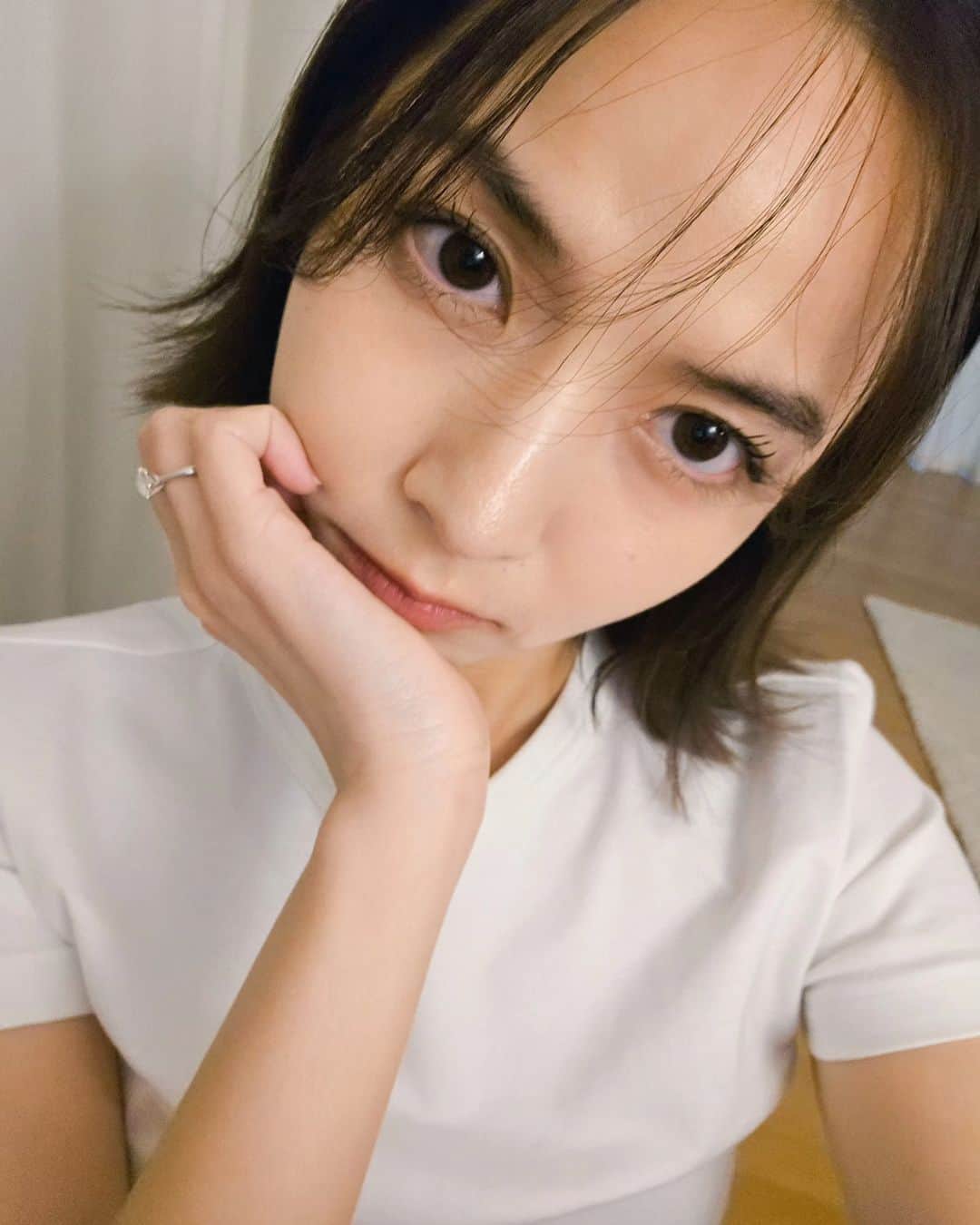 バイトゥーイ・ズワピットのインスタグラム：「แวะมาบอกว่าลงคลิปสอนเซตผมละน้า 🙋🏻‍♀️」