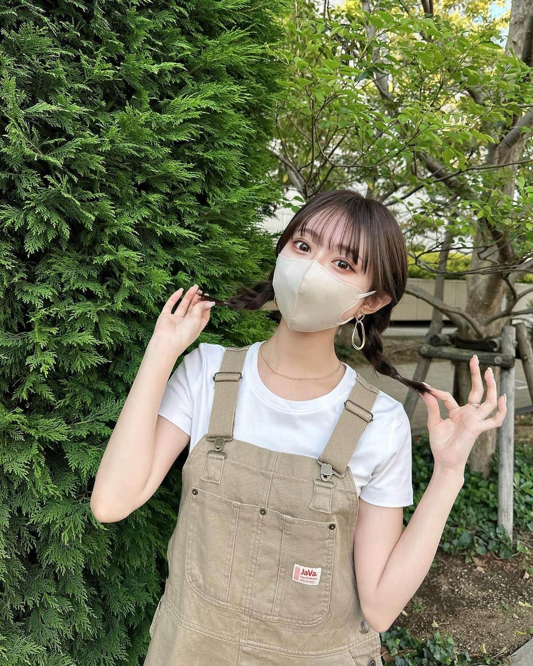 Ayanaさんのインスタグラム写真 - (AyanaInstagram)「🥨🐻 ⁡ オーバーオールに合わせて 三つ編みしてみました🍃どうかな〜？♡ ⁡ 低身長さんにもおすすめなオーバーオール。 カラバリは5色展開で豊富で 何色にしようか迷っちゃった😾♡笑 ⁡ 毎日色んなお洋服が着れて幸せ！ これからも色んな私も見てくれると嬉しいな〜🫶🏻 ⁡ overalls: @classicalelf_official sand beige / Msize tee: #GU sandal: #UNIQLO ⁡ ⁡ #プチプラ #プチプラコーデ #夏コーデ #骨格ナチュラル #クラシカルエルフ #classicalelf #エルフコーデ #タイアップ #java #ジャバ #zara #ユニクロ #ジーユー #ザラ #zozo #zozotown #zozo購入品 #zozotown購入品 #サロペット #オールインワン #ワイドシルエット」5月19日 13時07分 - naalunlun