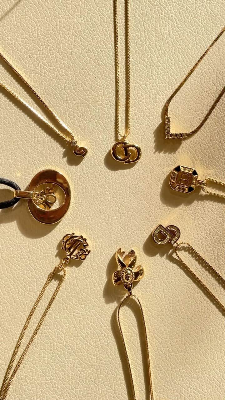 のインスタグラム：「Yes, we need some jewelry for summer✨  ▼Customer service English/Chinese/Korean/Japanese *Please feel free to contact us! *商品が見つからない場合にはDMにてお問い合わせください   ▼International shipping via our online store. Link in bio.  #tokyovintageshop #오모테산도 #omotesando #aoyama #表参道 #명품빈티지 #빈티지패션 #도쿄빈티지샵  #ヴィンテージファッション #ヴィンテージショップ」