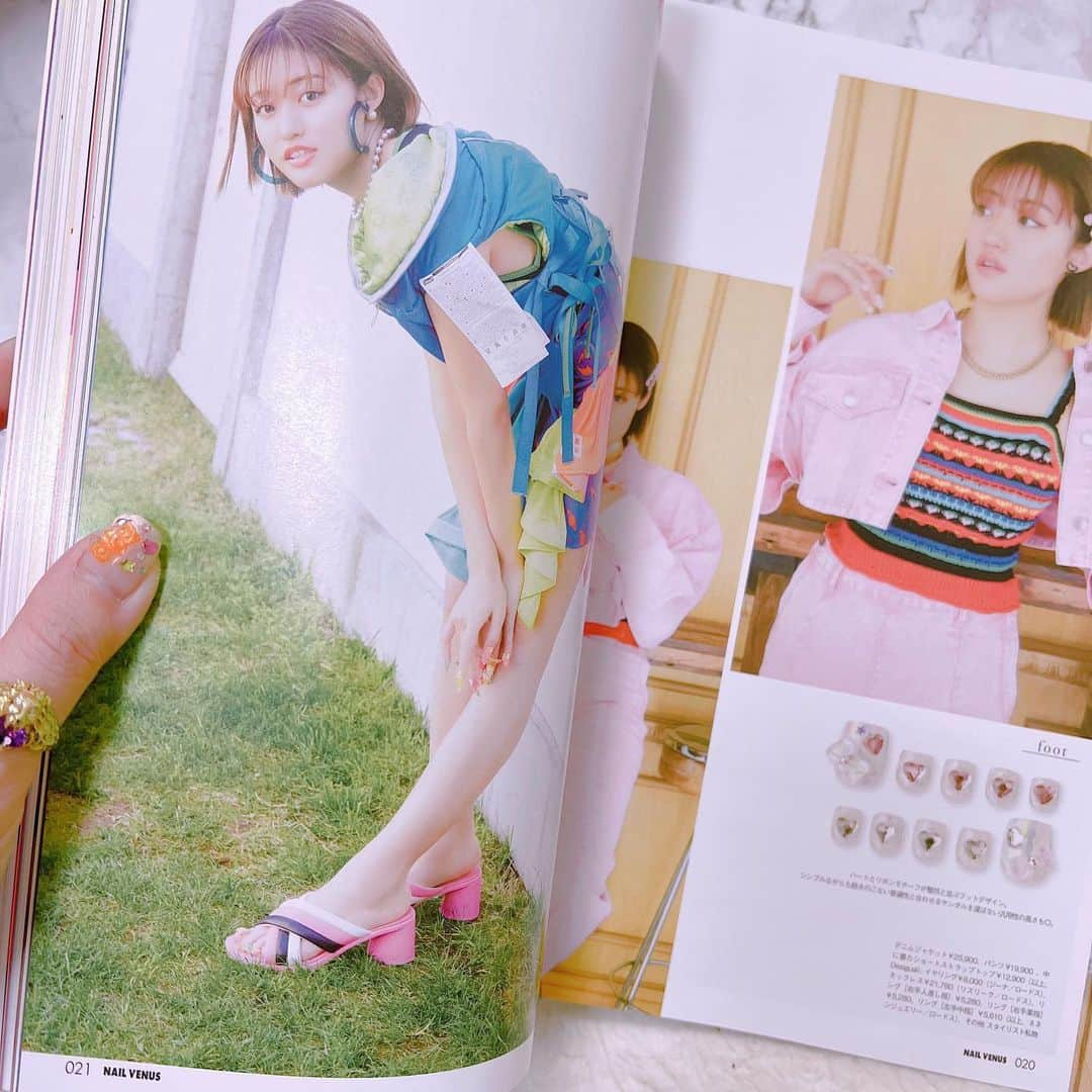 なかやまちえこさんのインスタグラム写真 - (なかやまちえこInstagram)「NAIL VENUS 2023/Summer⠀ ⠀ @nailvenus_magazine ⠀ @udagawadaisuke ⠀ ⠀ こちらは中ページのネイルです。⠀ #ネイル雑誌 #雑誌 #magazine #ネイルデザイン #フラワーネイル #flowernails」5月19日 13時34分 - chiekonakayama