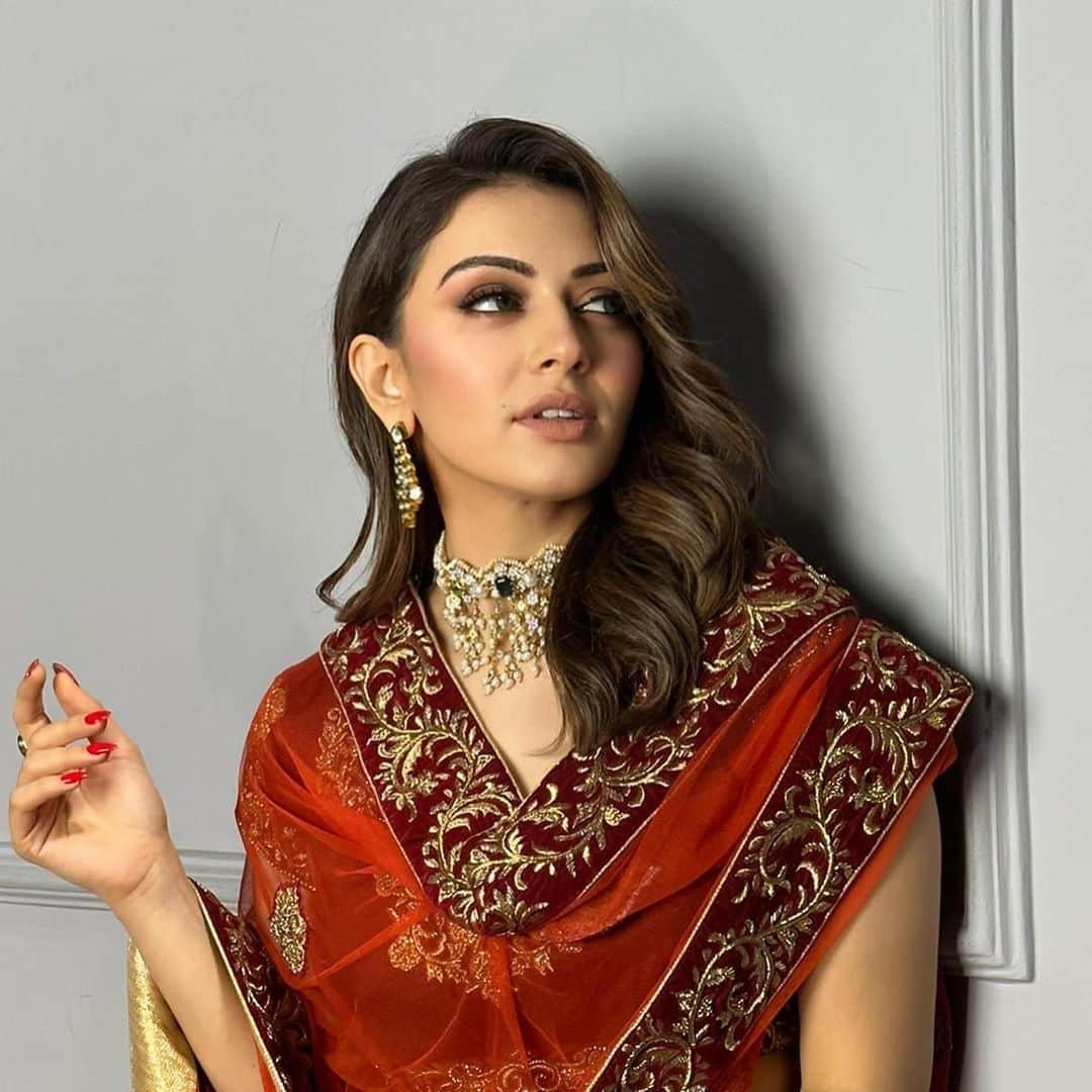 ハンシカ・モトワニさんのインスタグラム写真 - (ハンシカ・モトワニInstagram)「Flaunting my right profile 😉」5月19日 22時10分 - ihansika