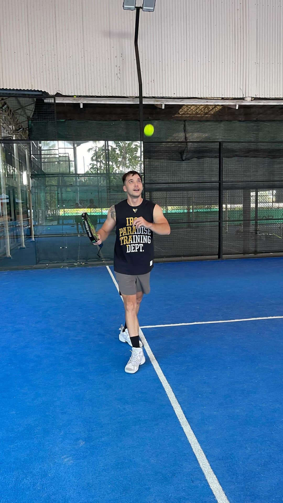 ステファン・ウィリアムのインスタグラム：「i kinda like this new sport - padel tennis 🎾 🔥🔥🔥」