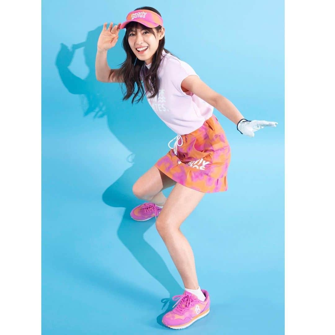 瀧本美織のインスタグラム：「🌴『PEARLY GATES STYLE』 MIORI TAKIMOTO wears PEARLY GATES  @pearlygates_official    #PEARLYGATES  #PEARLYGATESTYLE  #golf  #golfwear」