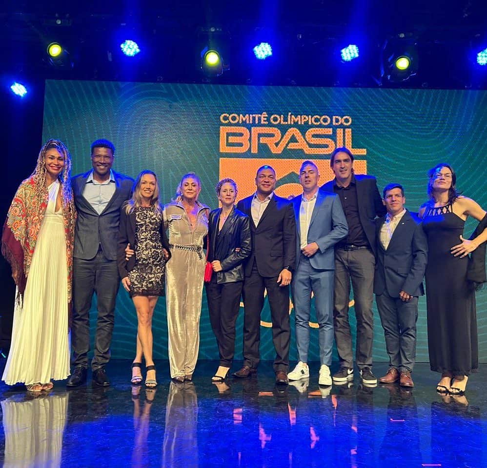ヤネ・マルケスのインスタグラム：「A presença dos meus amigos da @comissao.atletas aqueceu meu coração. Obrigada, galera! Foi maravilhoso dividir com vcs esse momento 👊🏼 #halldafama」