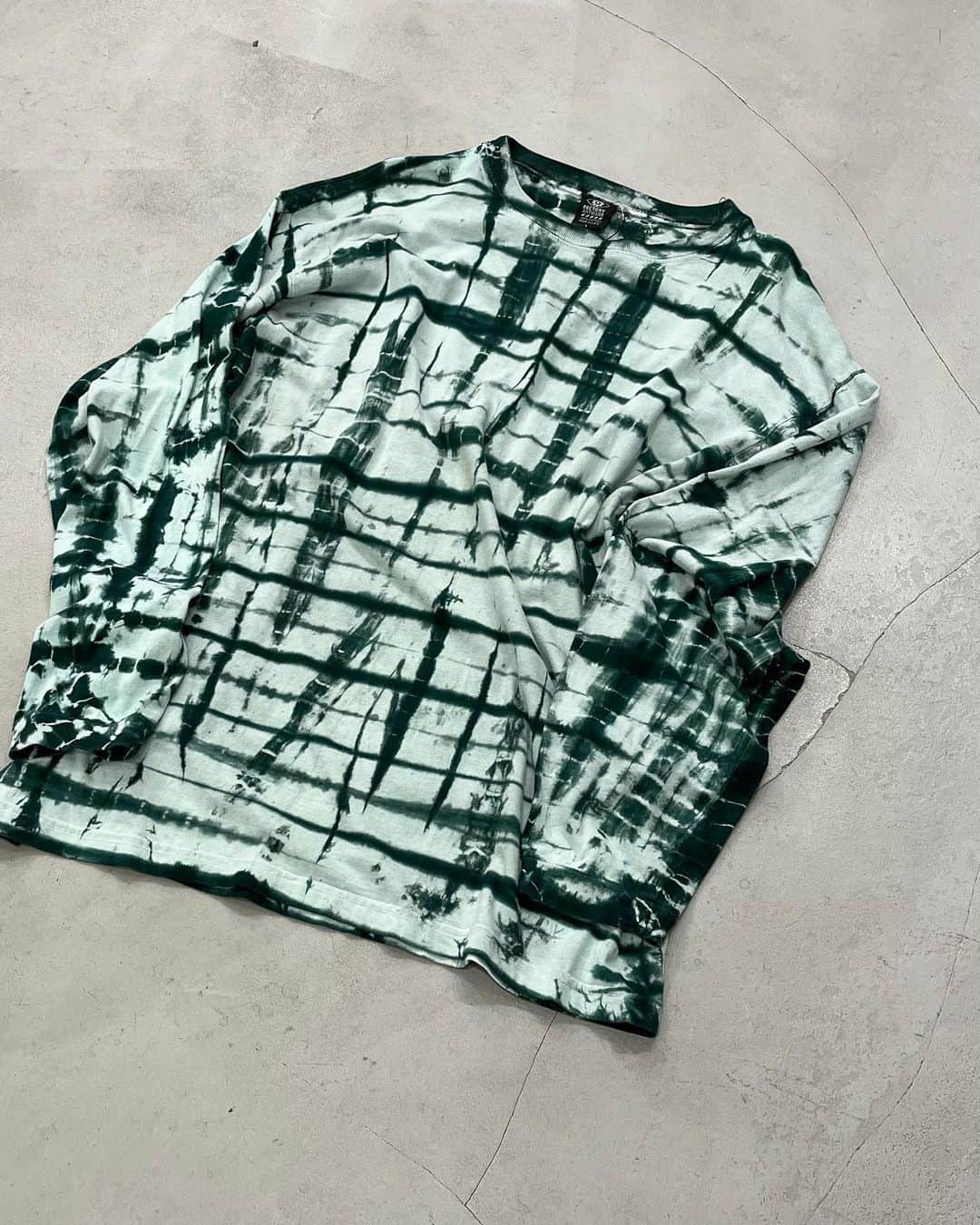 ジャムルのインスタグラム：「OPEN UNTIL 7:00PM . GOOD colors & pattern tie-dye l/s Tee .  #お問い合わせはお電話で承ります #jammru #osaka  #fashion  #streetstyle  #streetfashion  #vtg  #vintage  #used  #usedclothing  #古着 #古着屋 #ファッション #70s #80s #90s」