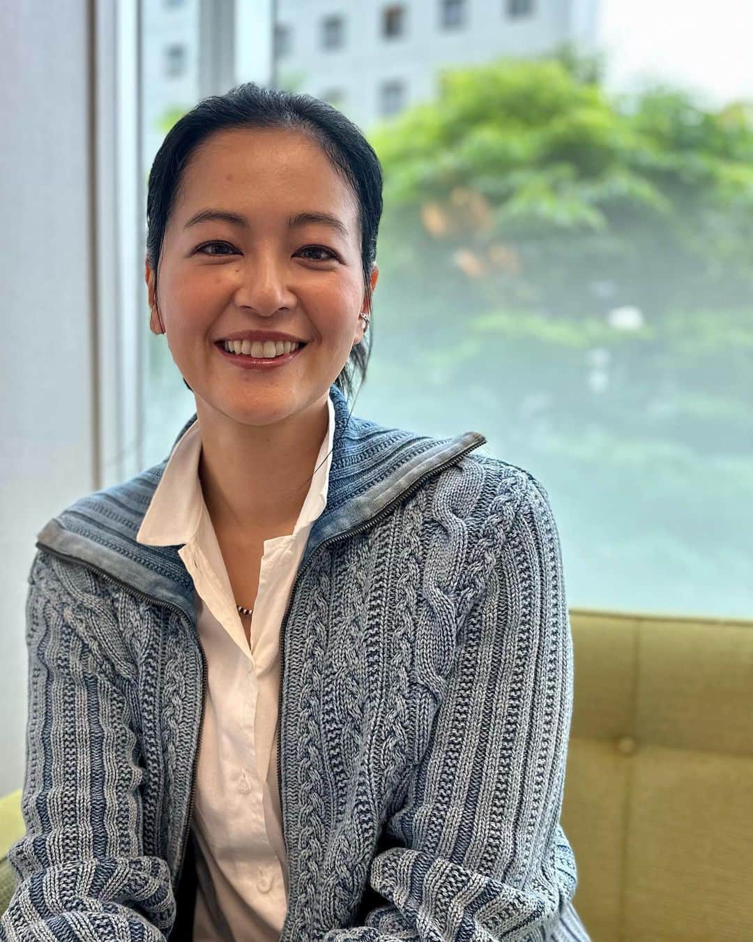 黒谷友香のインスタグラム：「皆さん、こんばんは😁 元気〜⁇ 明日は土曜日✨そうMBS「サタデープラス」があるよ🤗  午前７時59分～午前９時25分😄♪  5月のマンスリーゲストなので、来週の土曜日も出てる😁 是非、観てね‼️  https://www.mbs.jp/saturday-plus/  #ralphlauren#poloralphlauren#乗馬#馬#東京#tokyo#sdgs#ログハウス#着物#ハーブ#地球温暖化#ガーデニング#LOVOT #ラボット#mediaid#diy#日本#日産 #nissan#EV#日産ariya#ai#大鵬薬品工業#バップフォーレディ#エビス#プレミアムケアハブラシ#いち瑠#黒谷友香」