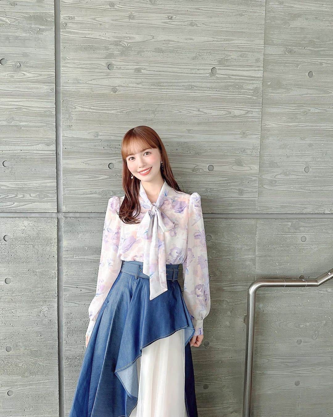山根千佳のインスタグラム：「. . 最近の衣装たちです🧸💐 全部タグ付けしてあります！♡  明日はTSK18:00〜「SOUP」 ロバート馬場さんと生放送です☺️ . .  #トップス #スカート #スカートコーデ  #ブラウス #ブラウスコーデ #ootd  #fashion #outfit #ミディアムヘア #春服コーデ #夏服コーデ #山根千佳 #nframe #エヌフレーム #エヌジョ」