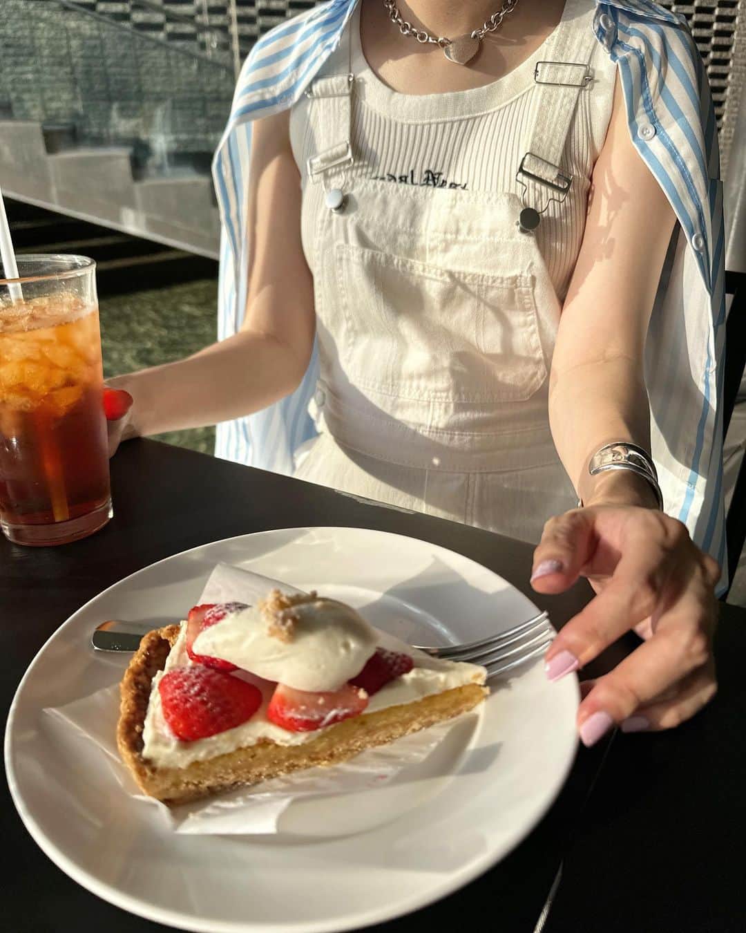 青木美緒のインスタグラム：「🍓🍰🧁🍤🍝🍋🍮🍴 . 食べたいもの、美味しいもの沢山食べた☺️💯💯 ダニエルのカヌレは両親が何かあると必ず手土産でくれる🥲💭 (カヌレで1番好き💭☺️)」