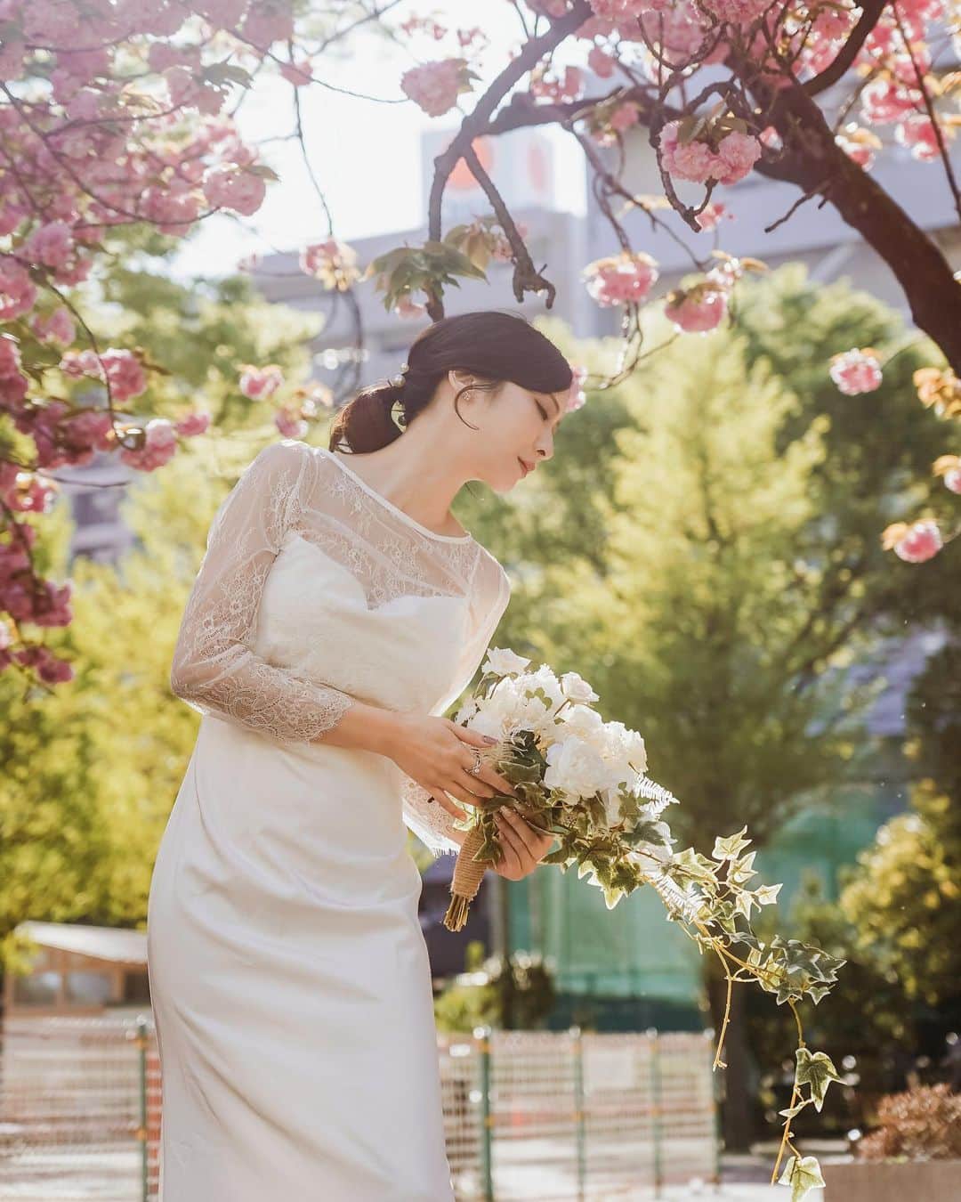 王子妃のインスタグラム：「嫁不出去只好自己拍輕婚紗紀念照👰  一樣是 @fujihanami_kimono 團隊」