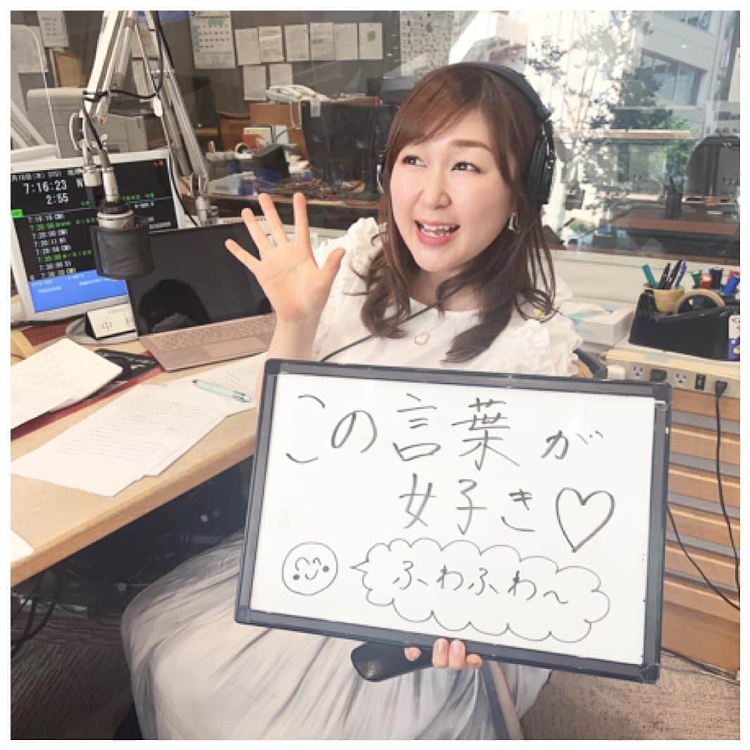 吉澤美菜のインスタグラム：「RADIO BERRY朝7時30分〜のB-SIDE WAVE✨ 昨日もありがとうございました❣️  久しぶりに「ふわふわ〜」を連発しましたね😋💖  5月18日は言葉の日🍀 私の大好きな言葉の一つを 栃木市出身 #山本有三 さんの 「路傍の石」からご紹介しました✨  ご紹介したマンガは、漫画版の #路傍の石 非常にわかりやすく描かれていますので、小学校高学年くらいから読めると思います✨ そして必ず活力をもらえるはず‼️ 何かに迷ってる、悩んでるあなたは読んでミーナ💕  たったひとりしかない自分を  たった一度しかない一生を  ほんとうに生かさなかったら  人間、生まれてきたかいがないじゃないか。  #rberry #BSW #マンガ #漫画 #マンガと吉澤 #栃木 #ミーナ  #吉澤美菜 への出演・司会・ナレーションのご依頼は、HPお問い合わせフォームからどうぞ✨ https://favorite-voice.com/inquiry/」