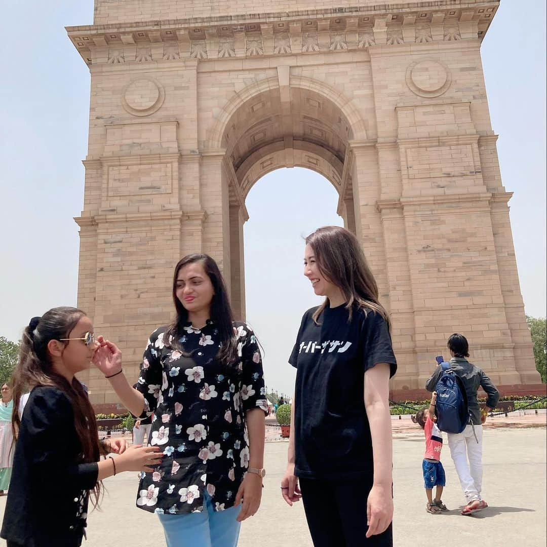 堀井美香さんのインスタグラム写真 - (堀井美香Instagram)「いきなりのインド旅行🇮🇳  海外旅行は得意でないので 難易度相当高いです。  ただただ旅慣れた人たちに付いていってる笑  デリー バラナシ アグラ」5月19日 15時11分 - horiimika2022