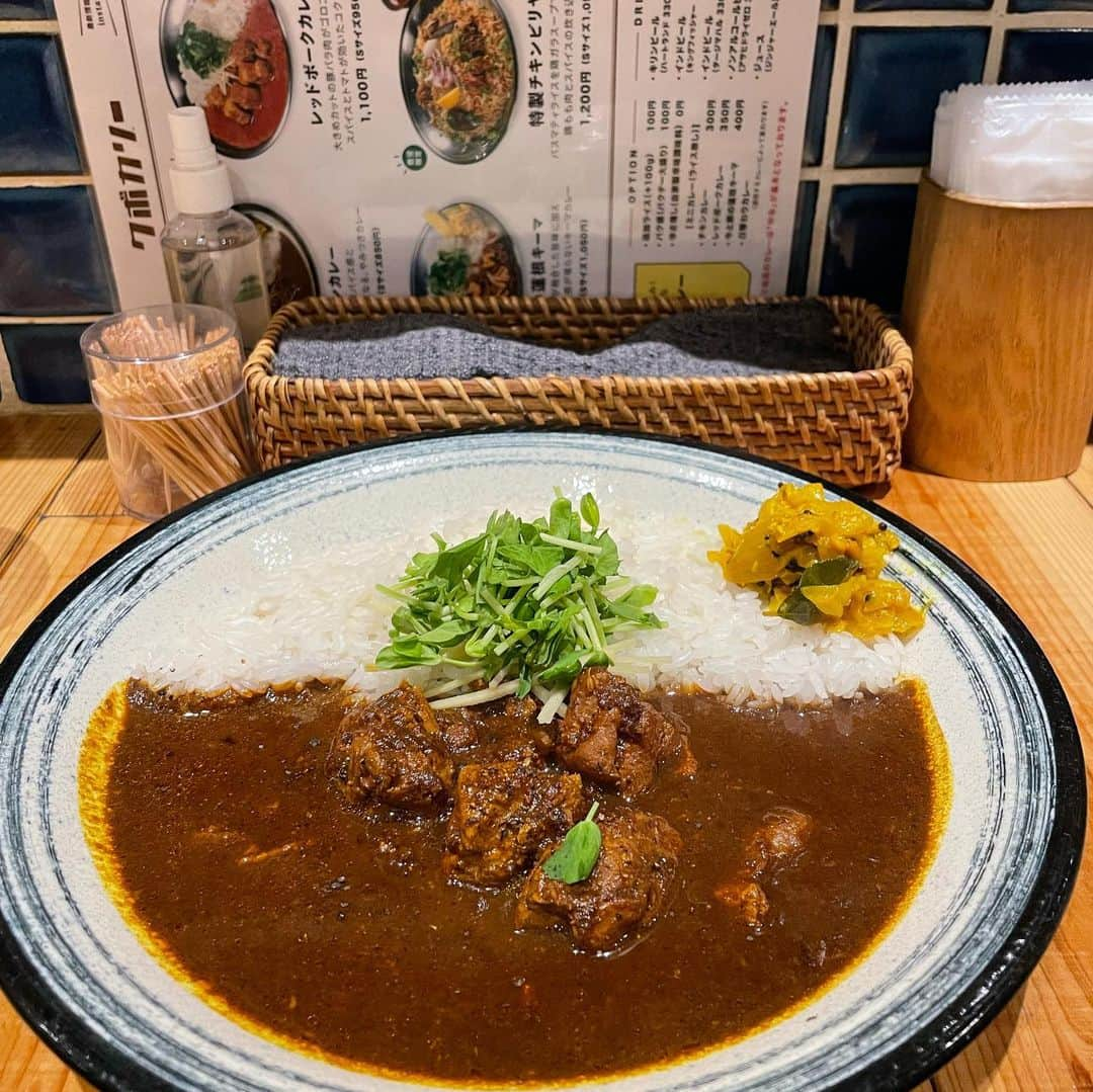 近藤廉さんのインスタグラム写真 - (近藤廉Instagram)「福岡県大名　@kubocurry  めちゃめちゃ美味しかった！ 驚異の2枚食べ🍛 ①チキンカレー ②キーマカレー キーマカレーはレンコンのシャキシャキ感がアクセントになり、キノコの相性も抜群！！ めちゃめちゃ美味しかった🤤 どちらも中辛でチョイス！ 食べ終わり動けず、思考停止でした笑 #curry #クボカリー　#福岡グルメ」5月19日 15時29分 - smirenofficial