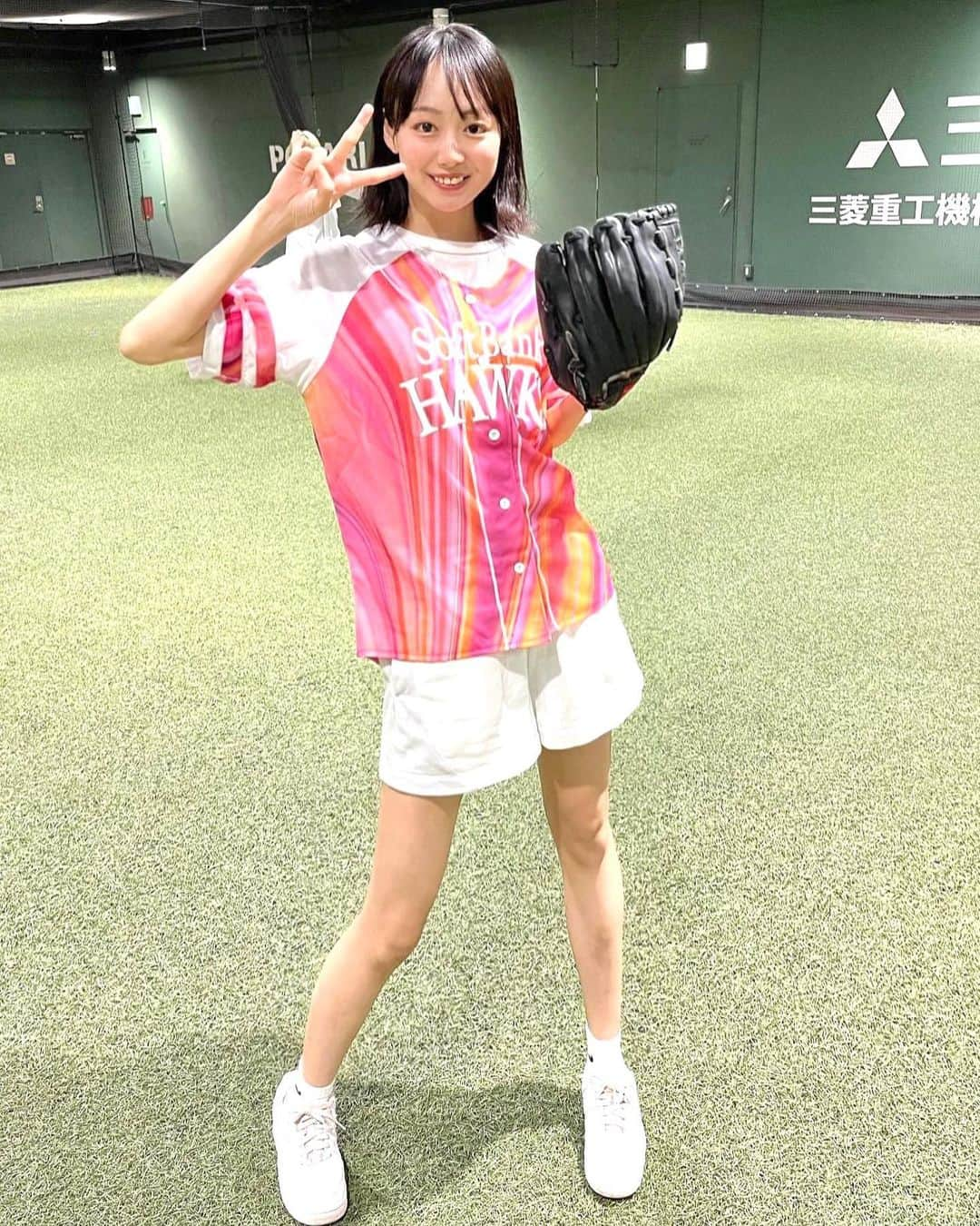 寺田真珠のインスタグラム：「野球にはまりすぎてますてらだ  もともと好きなのですが、 今年は野球も趣味で練習して、 観戦もしたい  幸せな時間でした☁️☁️  #野球 #プロ野球 #ソフトバンクホークス #baseball #softbankhawks #福岡ペイペイドーム #ドーム  #ボール #ball #福岡 #寺田真珠 #サンミュージック #サンミュージックプロダクション #ユニフォーム #野球女子 #ユニフォーム女子 #nike #ナイキ #スポーツ #スポーツ女子 #スポーティ #運動 #甲子園　行きたい人生でした　#福島出身 #福島 #sports」