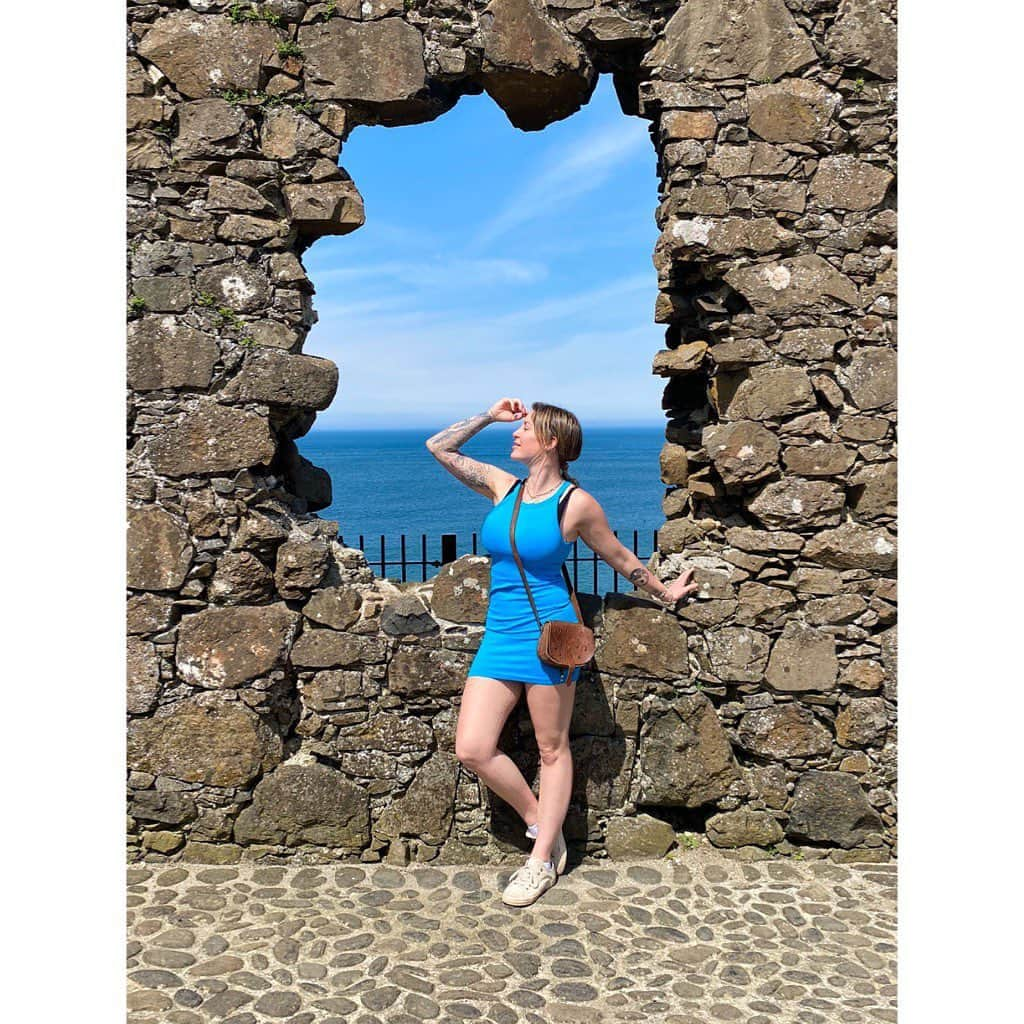 トレーシー・キスさんのインスタグラム写真 - (トレーシー・キスInstagram)「Your thoughts on this view? 🏰 🌊 🇮🇪 I had the most amazing time exploring my family heritage in Ireland and attended a memorial for my dear grandparents who had their ashes scattered together after my grandad passed away at Christmas. To understand who we truly are as people we first need to understand where we came from. So many aspects of returning to Ireland after 28yrs reminded me of my childhood. Whilst Dublin was bustling with life and we shopped, saw traditional Irish dancers and rode horses, I felt so at peace in the rolling green countryside with its slow pace of life, patience and kindness all around. To better understand the religious divide of Ireland and the struggles so many have faced (and still face today) because of it made me view this beautiful land in an entirely different way. My heart aches for all who have been hurt and lost loved ones; in coming together and healing from the past there is freedom. Sending love and light to you all 🙏🏼 #dunlucecastle #dublin #ireland #irelandtravel #irelandphotography」5月19日 15時37分 - tracykissdotcom