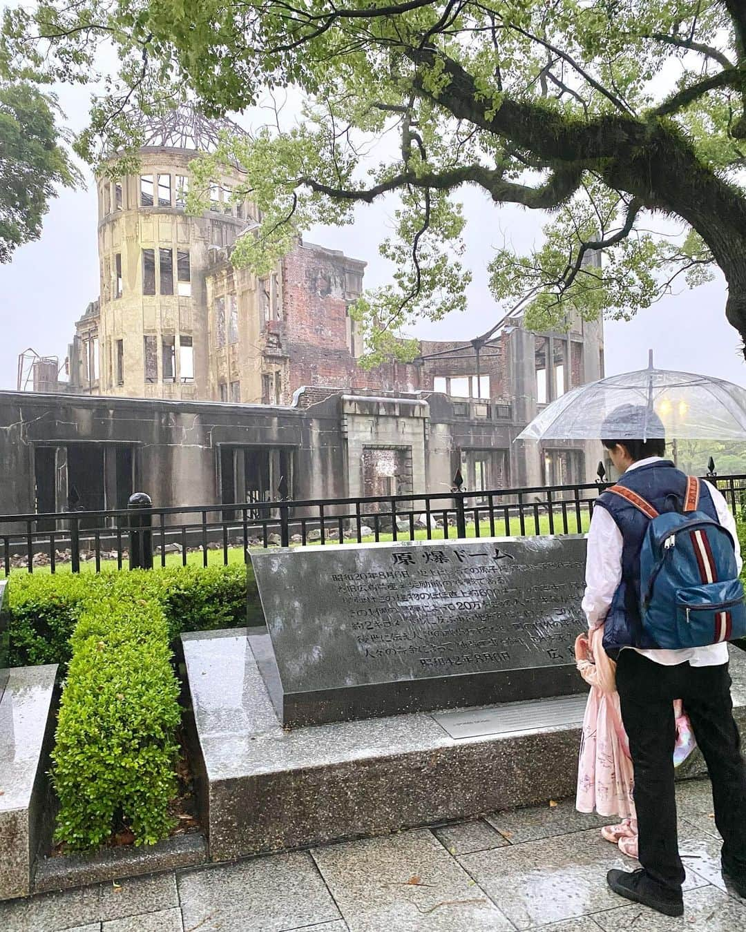 松尾依里佳さんのインスタグラム写真 - (松尾依里佳Instagram)「・  先日は家族で広島旅行へ🫧  うちの子たちにとって初の飛行機✈️  親の心配をよそに 離陸前に寝てしまう0歳児と 大喜びの5歳児でした😂  今日から始まるG7の本会場となる #グランドプリンスホテル広島 に泊まり 瀬戸内海の穏やかな景色を楽しみました  リアルな旅はいいものですね☺️  #まつおさんちの家族旅行 #まつおさんちの子育て #広島」5月19日 15時49分 - erika.matsuo