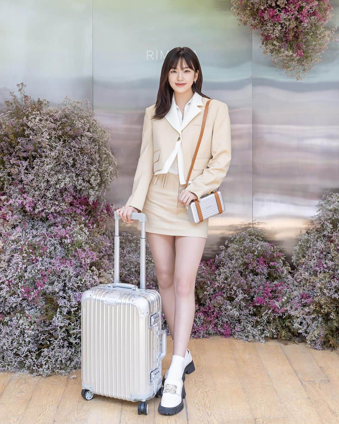 IVEさんのインスタグラム写真 - (IVEInstagram)「#광고 #리모와 #RIMOWA @rimowa  #IVE #아이브 #アイヴ」5月19日 15時47分 - ivestarship