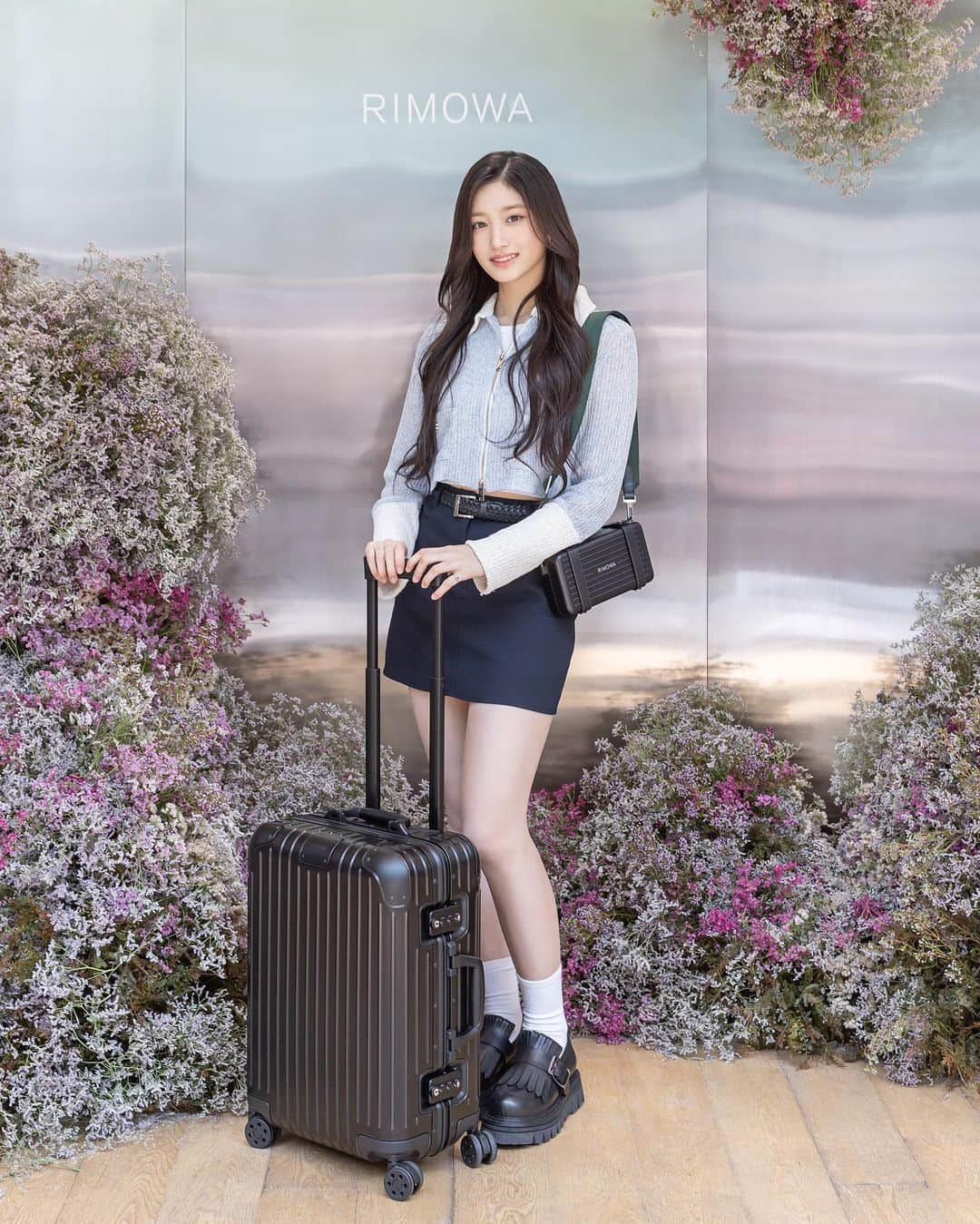 IVEさんのインスタグラム写真 - (IVEInstagram)「#광고 #리모와 #RIMOWA @rimowa  #IVE #아이브 #アイヴ」5月19日 15時47分 - ivestarship