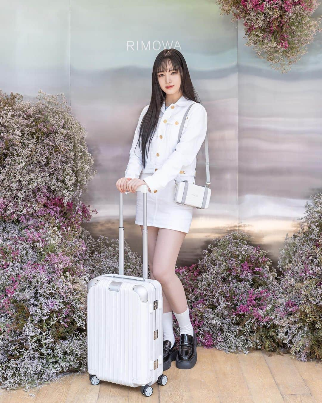 IVEさんのインスタグラム写真 - (IVEInstagram)「#광고 #리모와 #RIMOWA @rimowa  #IVE #아이브 #アイヴ」5月19日 15時47分 - ivestarship