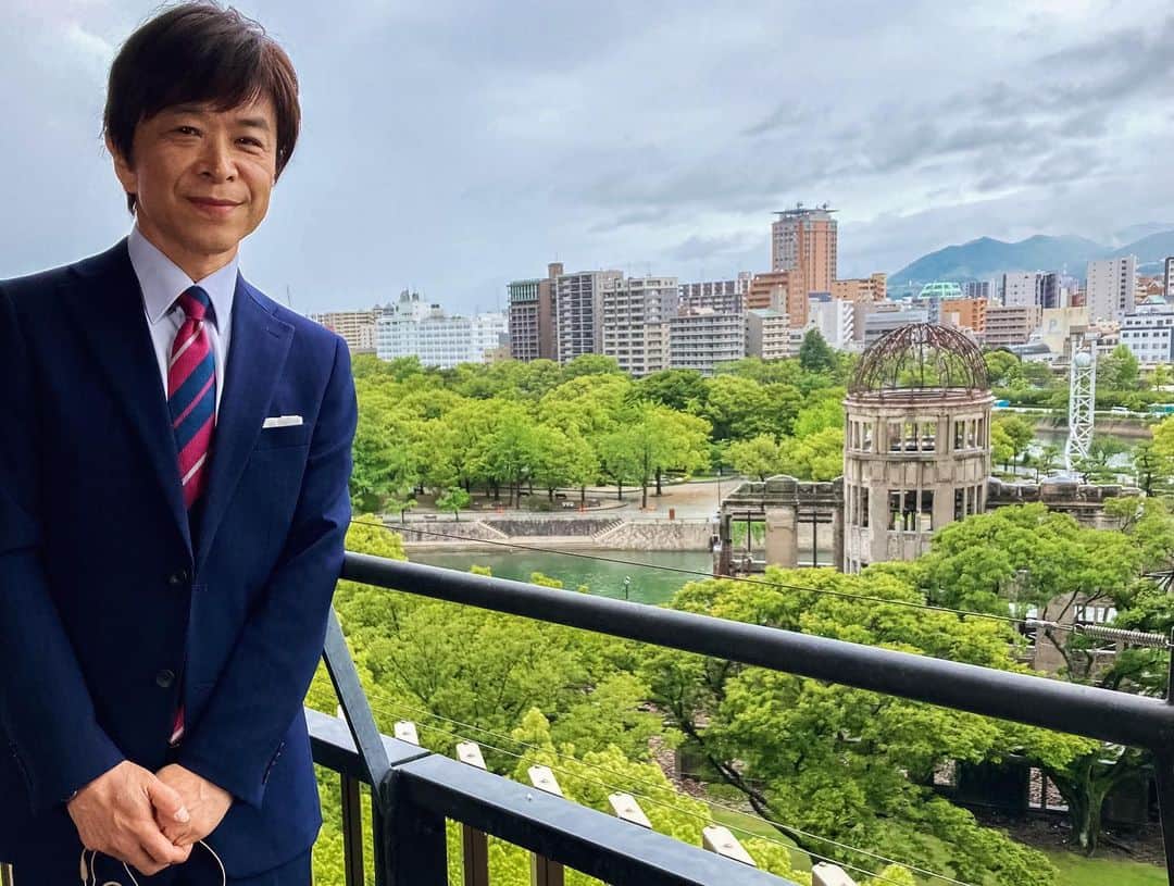 のインスタグラム：「DayDay.でG7広島サミットを現地からお伝えする機会を頂きました。 70年間は草木が生えないと言われた街は美しい新緑に覆われています。 被爆者の小倉桂子さんにもお話を伺いました。バイデン大統領に謝罪は求めない。ただ、自身の心で感じて欲しい…というお言葉が胸に迫りました。 日米同盟の核の傘で守られている現実を軽々に否定すべきではありません。しかし同時に、究極的な理想…核兵器が一発も存在せず、戦争が永遠に起こらない世界をつくるための前進は、どんなに困難な時も決して諦めてはならないと感じました。  Don’t give up! （諦めるな） See the light? （光が見えるか） Crawl toward it! （そこへ向かって這っていけ）  （被爆者・サーロー節子さんの手記より）」