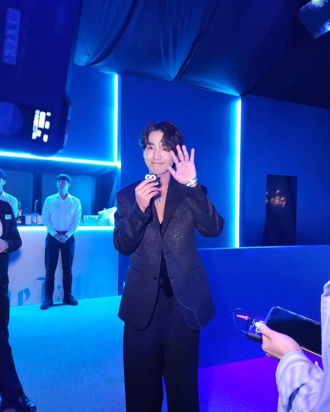 ソン・ジホのインスタグラム：「Blue Label x GQ 💙」