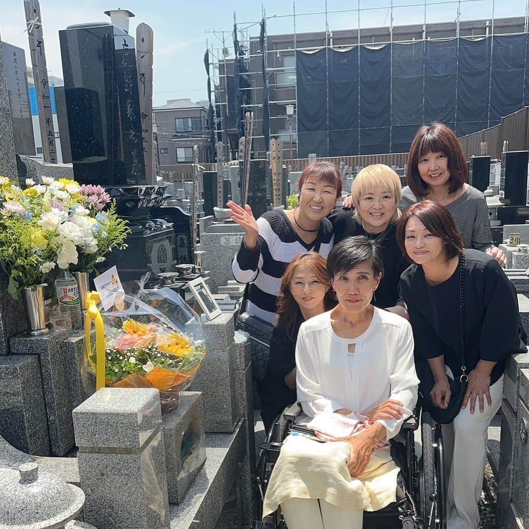 堀田祐美子さんのインスタグラム写真 - (堀田祐美子Instagram)「5月18日は同期真紀の命日。  そして、同期の皆んなと会える日。  同期は全員で16人。  今回はこのメンバー。  真紀も喜んでくれたかなぁー  @hokutoakira_official  @asakayamabeya  @t_hearts2020  #堀田祐美子 #yumikohotta  #prowrestling  #プロレス #womansprowrestling  #女子プロレス  #hearts82 #thearts  #北斗晶 #古賀充子 #神崎文枝 #石黒泰子 #山㟢涼子」5月19日 16時19分 - yumiko_hotta