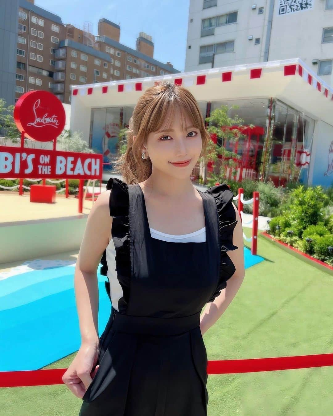 相楽優佳さんのインスタグラム写真 - (相楽優佳Instagram)「@shein_japan  𝐒𝐇𝐄𝐈𝐍コーデ ．初夏ver🩵 ⁡ 30℃越えて暑くなってきたので衣替えっ この時季のシーイン特に安くて好き🪼 ⁡ 🔍商品ID ボーダーノースリーブ：¥1,346 【12876663】Sサイズ ⁡ 肩出しトップス：¥1,678 【13331134】Mサイズ ⁡ 黒フリルオーバーオール：¥2,748 【2632555】Sサイズ ⁡ クーポンコード：sagara 今回もぜひぜひご活用ください🛒🪄  ※有効期限6/30まで _________ #SHEIN #SHEINforAll #SHEINコーデ #シーイン #夏服 #ボーダーコーデ #ノースリーブニット #肩出しトップス #肩出し #オールインワン #オーバーオール #プチプラコーデ #夏コーデ #ポニーテール #ハイトーンカラー #2wayバング #2way前髪 #韓国ヘア」5月19日 19時30分 - yuka_sagara