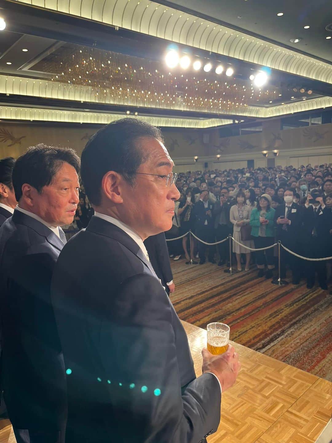 大西宏幸さんのインスタグラム写真 - (大西宏幸Instagram)「一昨日、岸田首相が率いる宏池会の政経パーティー『宏池会と語る会』が開催され、参加してまいりました。  コロナ規制の緩和にともない、4年ぶりに他派との連携も確認できる場となりました。  新しい変化の時代を乗り越え、日本の国益のため、国民の幸せのために、総裁派閥の一員として私も励んでまいります。  #大西宏幸 #大阪1区 #前衆議院議員 #元防衛大臣政務官 #元内閣府大臣政務官 #東成区 #天王寺区 #浪速区 #中央区 #西区 #港区」5月19日 16時22分 - hiroyukionishi