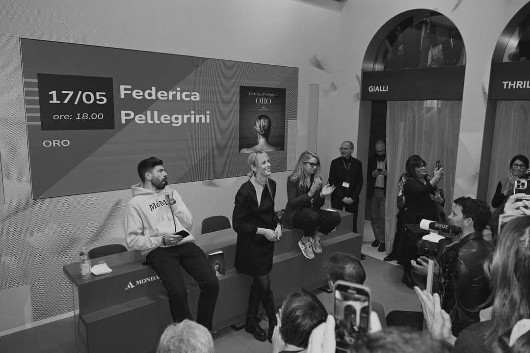 フェデリカ・ペレグリニさんのインスタグラム写真 - (フェデリカ・ペレグリニInstagram)「Milano 🤟🏻  #ORO 💛  Ph by @basekekko」5月19日 16時29分 - kikkafede88