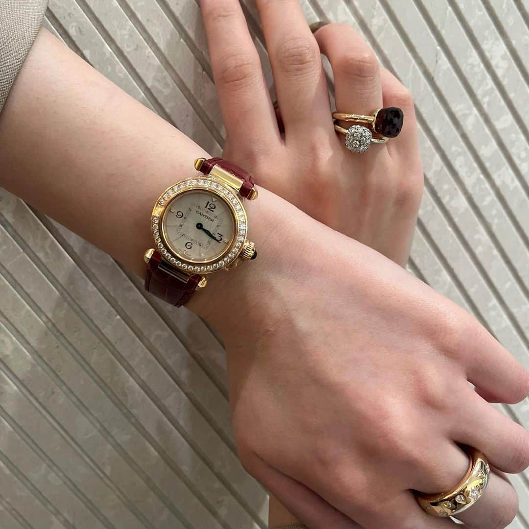 福井駅前ジュエリーパリさんのインスタグラム写真 - (福井駅前ジュエリーパリInstagram)「【Cartier】  商品名 - パシャ ドゥ カルティエ ウォッチ 品番 – WJPA0017 ムーブメント – クオーツ ケース素材 – ピンクゴールド750/1000製 サイズ – 30mm 防水 – 日常生活防水 価格 - ￥2,943,600(税込)  商品詳細については、メールor電話にて お気軽にお問い合わせ下さいませ🍃  #時計#福井#時計専門店#時計おすすめ#成人祝い#結納#結納返し#還暦祝い#腕時計#時計好き#腕時計コーデ#時計コレクション#ジュエリーパリ#ジュエリー#ウォッチ#カルティエ#IWC#フランクミュラー#タグホイヤー#シャネル#ゼニス#グランドセイコー#パシャ#watch#jewelry#JewelryPARIS#fukui#Cartier」5月19日 16時29分 - j_paris_fukui