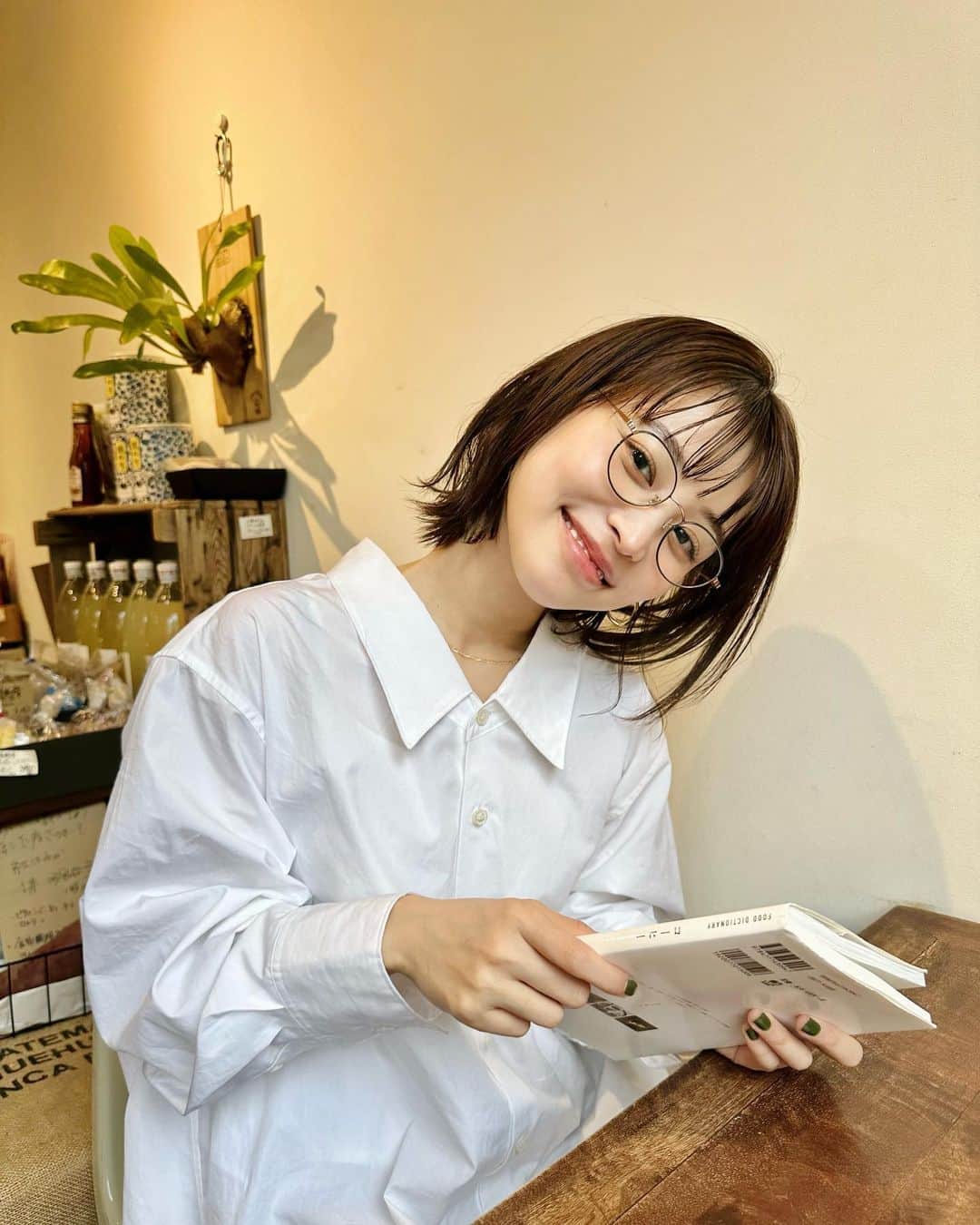 JU!iEさんのインスタグラム写真 - (JU!iEInstagram)「Coffee and books on a rainy day」5月19日 16時31分 - julie_official6881