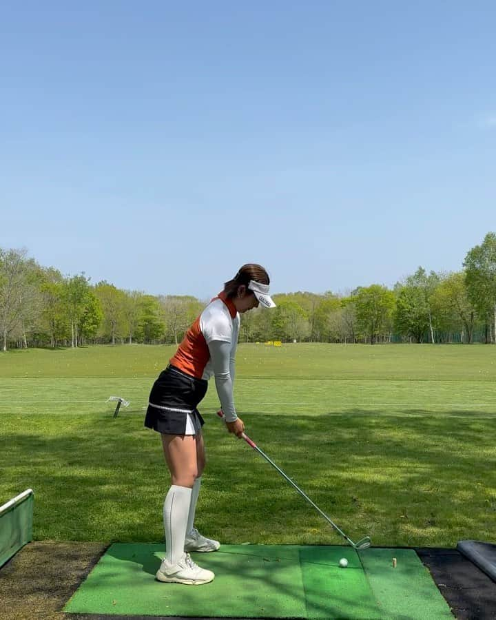 楠本彩乃 のインスタグラム：「. 北海道ゴルフ⛳️ in ザ・ノースカントリー、クラブ 平坦で池もたくさんあり めちゃくちゃ面白いコースでしたっ！ ただ服装ミスって寒かったw . #ゴルフ #golf #北海道 #北海道ゴルフ #골프 #홋카이도 #홋카이도골프 #デサントゴルフ」