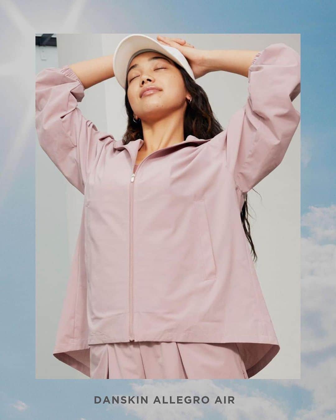 DANSKIN Japanのインスタグラム：「【RECOMMEND】DANSKIN ALLEGRO AIR  暖かな陽気に誘われて、思わず外へ出かけたくなるアクティブな季節。いつものワークアウトもモチベーションが高まり集中できるような気がする。 そんな前向きな気持ちを、晴れの日も雨の日を保てるように、さまざまな機能を備えたウエアでアクティブなライフスタイルをサポートします。  ───────────────────── 【NEW ARRIVAL】  🏷DANSKIN ALLEGRO AIR JACKET DC323111　￥20,900(tax incl.)  🏷DANSKIN ALLEGRO AIRSHORT DC423151　￥8,250(tax incl.)  ・紫外線カット率85％以上のUVケア素材を採用 ・通気性の高いピンメッシュ素材で軽い着心地 ・雨の日や水辺でも頼れるはっ水機能  商品詳細は画像2枚目の商品タグをご覧ください。 ─────────────────────  #danskin #danskinjapan #ダンスキン #こころとからだ #わたしを生きる」