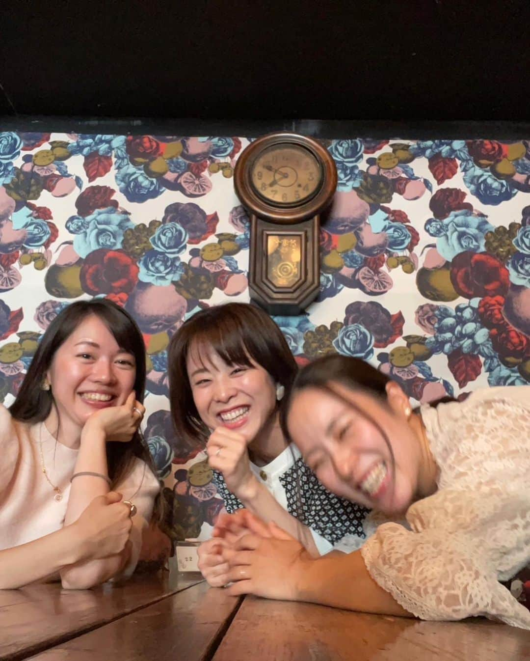 阿部真澄さんのインスタグラム写真 - (阿部真澄Instagram)「.  TBSラジオキャスター時代の同期3人で久々に集まりました  出会ってもう10年！ 集まるのは4年ぶりですが、全くそう感じないつい先月会ったかのようなそんな感覚です  いやー笑った喋った楽しかった☺️  #TBSラジオ#TBSラジオキャスター　#同期会」5月19日 17時01分 - abe_masumi