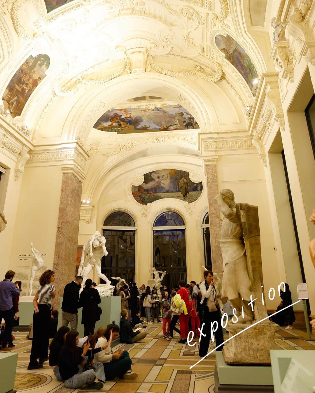 Orangina オランジーナ公式さんのインスタグラム写真 - (Orangina オランジーナ公式Instagram)「Bonsoir🇫🇷  夜の美術館が開放される Nuit des musée（ニュイ デ ミュゼ）  パリやフランスの各地方で多くの美術館や博物館が 24時ごろまで無料で開放される アート好きにはたまらないイベント⭐️  この日限りの ライブイベントも盛りだくさんです😊  19回目を迎える今年は 1900年のパリ万博のために建てられた プティ パレ美術館に行ってみました👍  ハープの演奏に🎶 インスピレーションを受けて絵を描くイベントや ライトアップされた中庭を散歩できたり カフェでおしゃべりしたり 普段とは違う 夜の美術館を満喫しました✨  #orangina #oranginaairy #france #soda #オランジーナ #フランス生まれ #炭酸飲料 #フランス #オレンジ #休憩 #withオランジーナ #nuitdesmusées #ナイトミュージアム #パリ #paris #petitpalais #プティパレ #ハープ #カフェ #夜 #art #アート」5月19日 17時03分 - orangina_jp