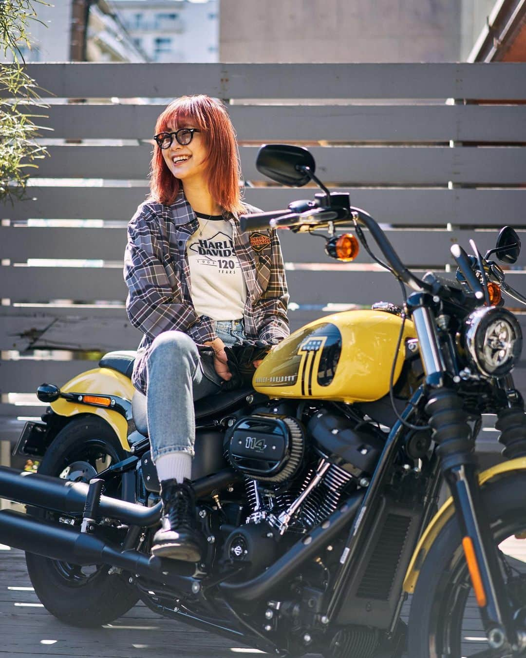 Harley-Davidson Japanさんのインスタグラム写真 - (Harley-Davidson JapanInstagram)「Harley-Davidson Lifestyle 武骨なモーターサイクルをさらっとデイリーに。気取らないカジュアルスタイルが女性たちをもっと素敵に。  https://www.harley-davidson-japan.jp/top/CSfTop.jsp  #ハーレーダビッドソン #HarleyDavidson #UnitedWeRide #ハーレーアパレル #ハーレーライフ #ハーレーのある生活 #ファッション #HarleyDavidsonLifestyle」5月19日 17時07分 - harleydavidsonjapan