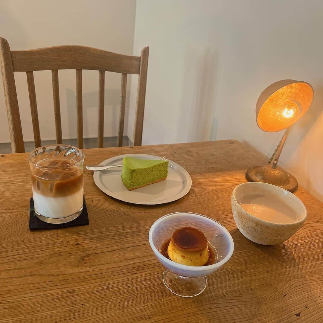 のインスタグラム：「. vison内にある【cafe Tomiyama】  フワッとしたピスタチオの風味が楽しめる 鮮やかな緑のピスタチオチーズケーキ🍃  なめらかな優しい食感と優しい甘さで とても美味しかったな😌  店内はシックな雰囲気で ほっと落ち着く空間でした☕️  #cafetomiyama #vison#ヴィソン#cafe#三重カフェ#ピスタチオケーキ」