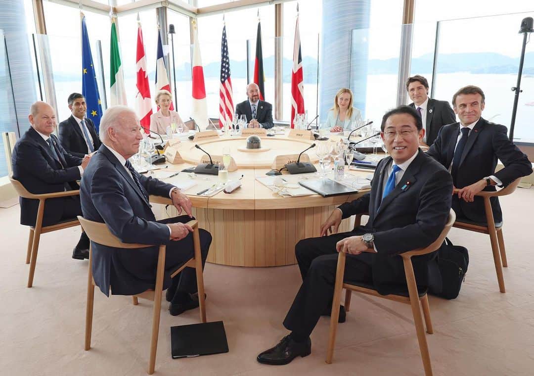 首相官邸さんのインスタグラム写真 - (首相官邸Instagram)「#G7広島サミット が開幕しました。3日間にわたり、ウクライナ情勢、核軍縮・不拡散、地域情勢、世界経済、また、気候変動、保健、開発といった地球規模の課題について、首脳レベルで議論します。法の支配に基づく自由で開かれた国際秩序を守り抜くとのG7のコミットメントを力強く発信していきます。」5月19日 17時13分 - kantei