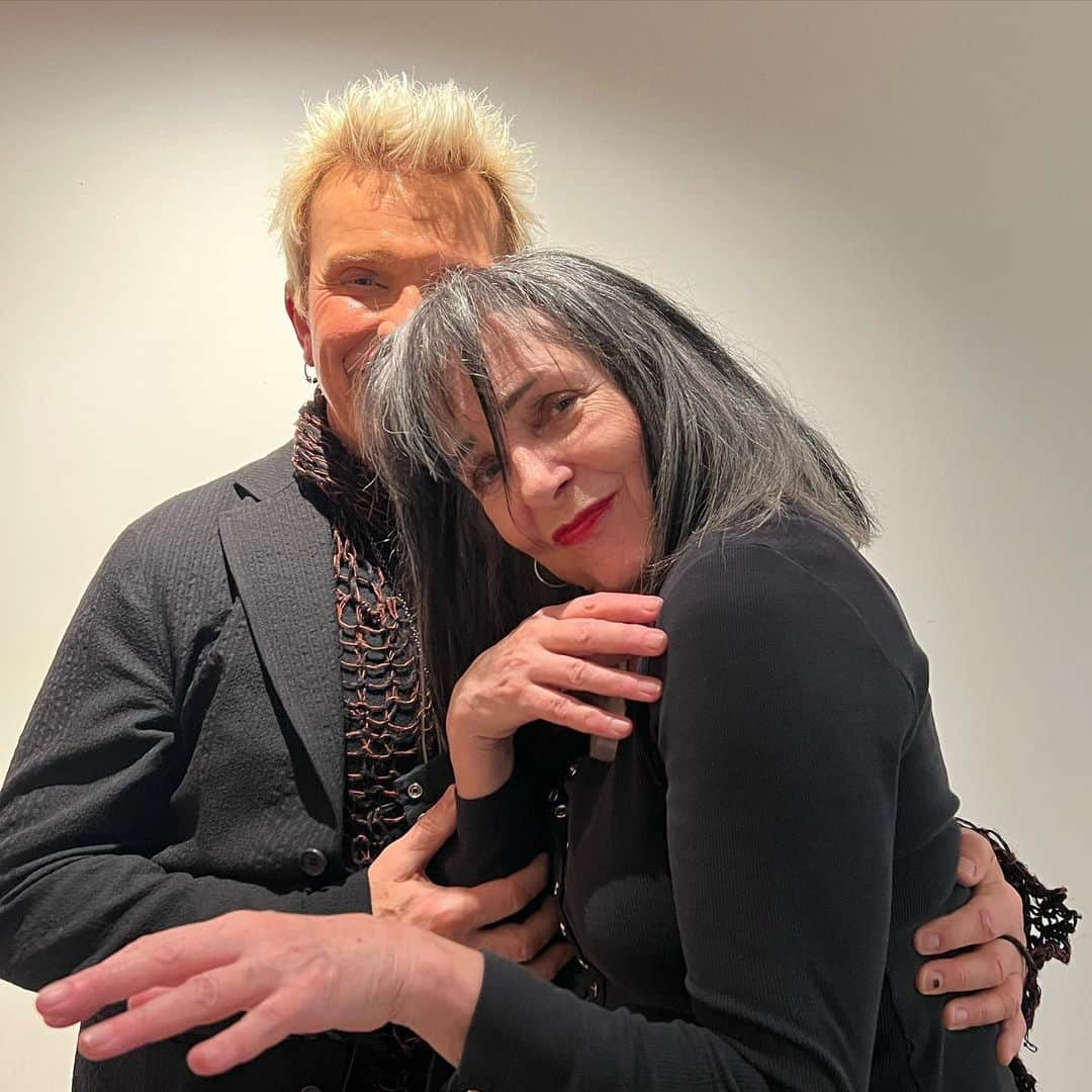 ビリー・アイドルさんのインスタグラム写真 - (ビリー・アイドルInstagram)「Fantastic evening catching up with Siouxsie! First time seeing her in 32 years. Looking forward to Saturday night @cruelworldfest -BFI  @siouxsieandthebanshees」5月19日 17時23分 - billyidol