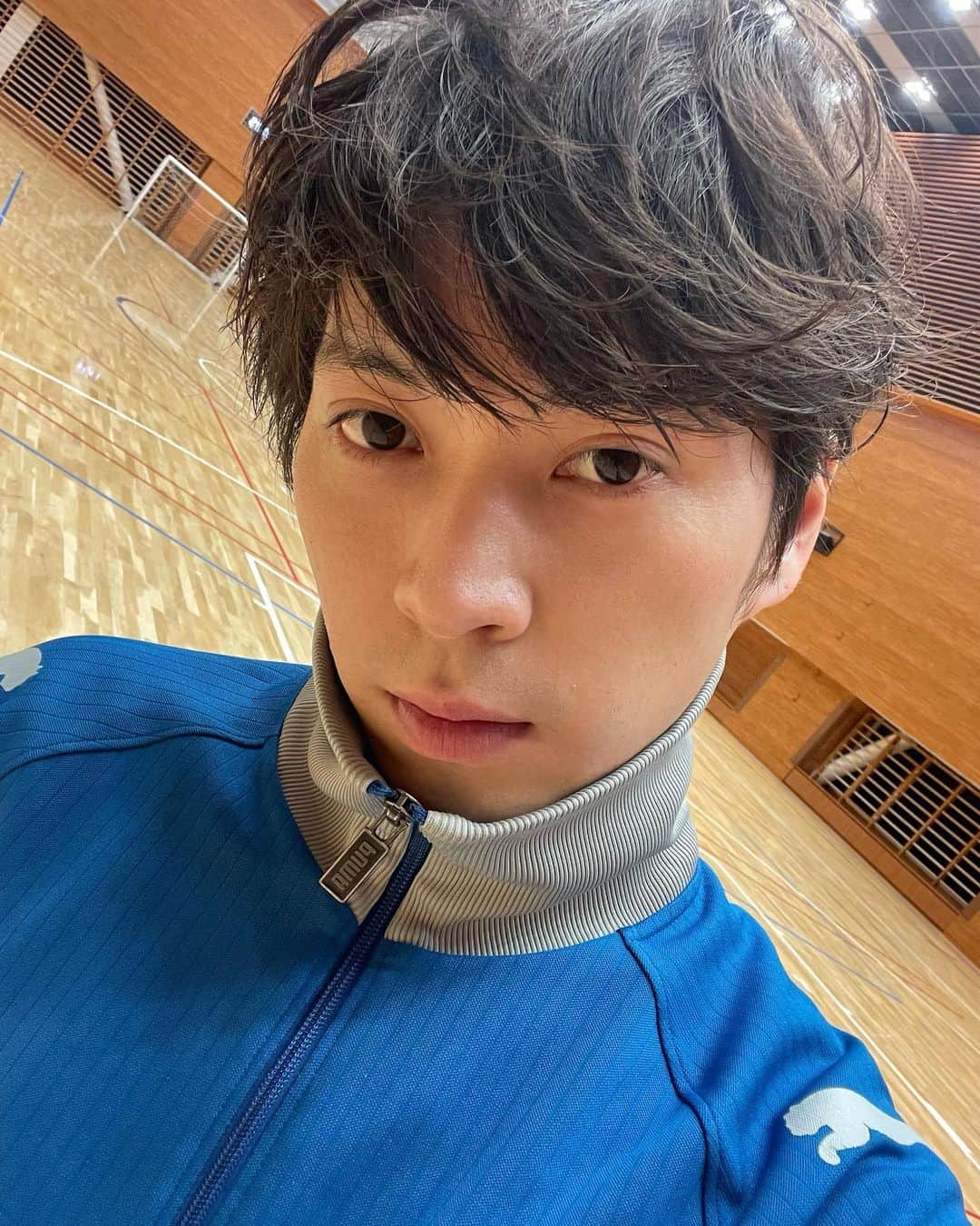 榿澤涼太のインスタグラム：「. 髪バッサリ✂️  大学時代の保健体育科のジャージ着てパシャリ🎽  教員免許あるんだけどこんな体育の先生どう？？☺️  #足長くなりたい」